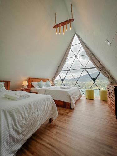 1 double bed, 1 twin bed