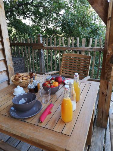 Food and beverages, Aura Cabana - Cabane spa perchee a 6 m de haut in Lussan