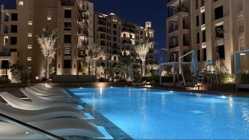 สระว่ายน้ำ, Vogue Vacation Homes, Madinat Jumeirah Living Jadeel near Burj AlArab, One-Bedroom Apartment with La near ซูค มาดินัต จูไมราห์