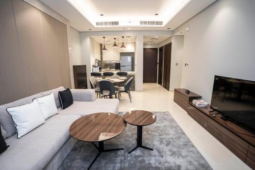 Highlife Haven in Dubai with Pool and Gym, Dubái