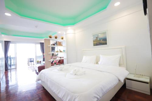 Sky beach condominium  in Wongamat Beach