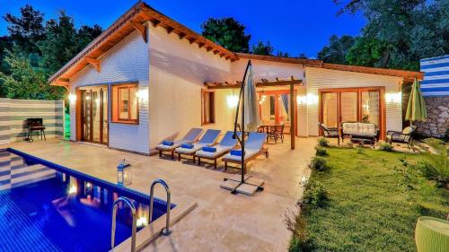 İslamlar 2 bedroom secluded villa with private pool hot tub – khách sạn tại Islamlar