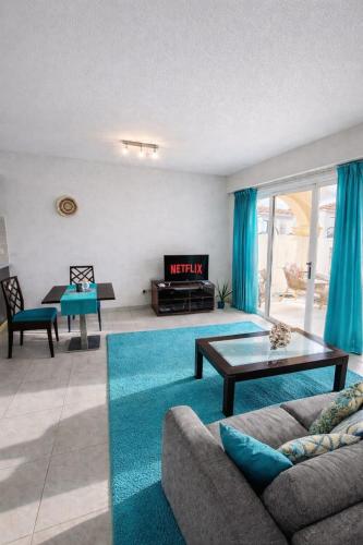 Apartment 2 people sea view garden pool – khách sạn tại Emba