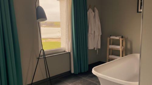 Vaade, Marine Hotel Ballycastle in Ballycastle