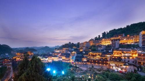 Furong Town Huazhu Yinhe Mountain Villa Inn - Xiangxi