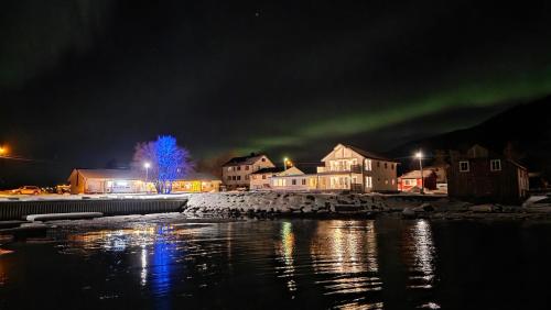 . Hennesstrand Brygge - Din base for Vesterålen og Lofoten