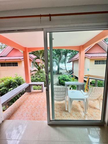 ทัศนียภาพ, ซี ฟลาวเวอร์ รีสอร์ต (Sea Flower Resort) in เกาะช้าง