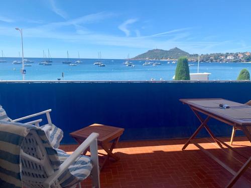 Superbe T2 avec Terrasse de 16m2 Vue mer XXL – khách sạn tại Agay