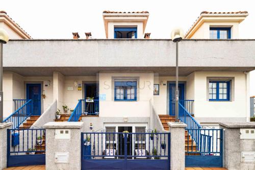 La Casina Azul de May By Silastur in San Juan de la Arena
