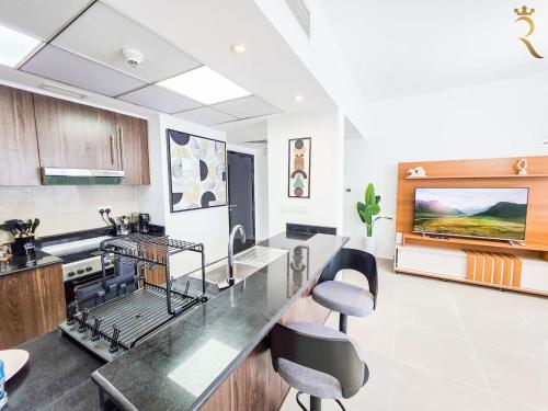 Luxury 1BR Modern Escape -Al Reef Downtown in สนามบินนานาชาติอาบูดาบี