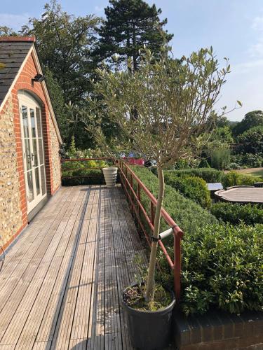 Walled Garden Cottage by Vineyard – khách sạn tại Stockbridge