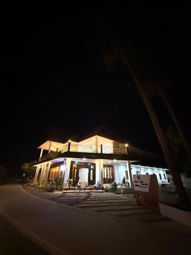 . Sunin Hotel Dondet Riverside
