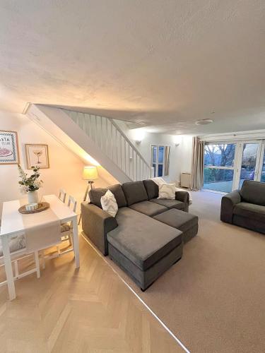 The Garden Annexe, walk to Derriford and close to Dartmoor with Parking – khách sạn tại Southway