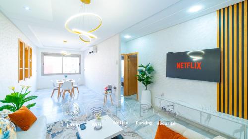 Appartement familial spacieux avec jardin, à proximité de l'aéroport et proche de la forêt et Marjan – khách sạn tại Residence Riad