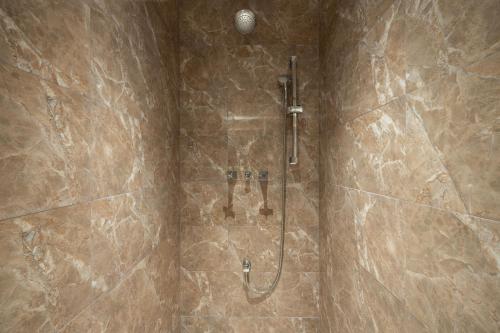 Shower, 上海兰墅国际酒店金山城市沙滩店 in Jinshan