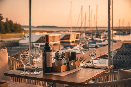 Restaurant, Marina Martinshafen - Lotsenhaus in Sagard