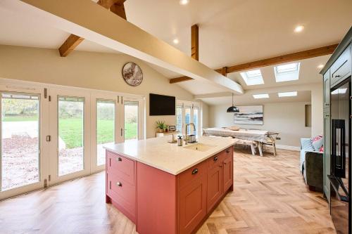 virtuve, Host & Stay The Coral Cottage in Wicklewood