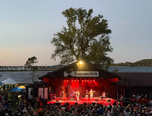 Getaway by the bay in 歐文桑德