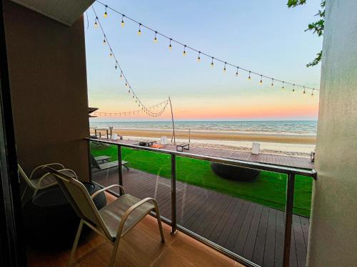 Balcony/terrace, Leamsai Beach Resort in Chaiya