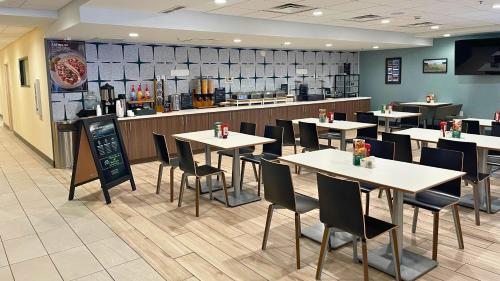 Holiday Inn Hotel & Suites Ann Arbor University of Michigan Area an IHG Hotel - image 18