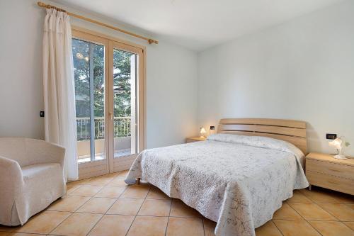 Two-Bedroom Deluxe Apartment with Garden View