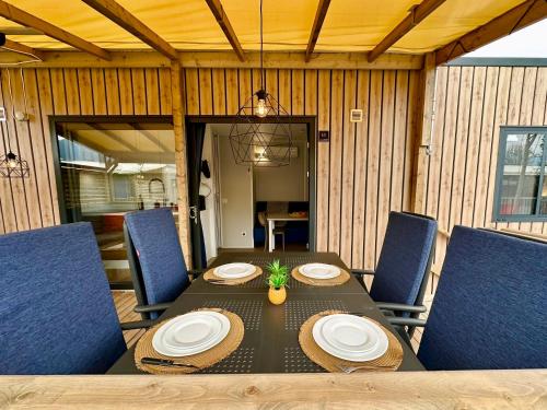 Estivo Premium Deluxe mobile homes on Camping Del Sole Village in 伊塞歐