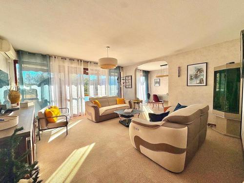 Grand appartement baigné de soleil avec parking – khách sạn tại Vallon de Coste