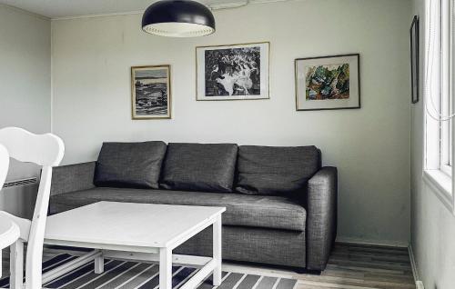 Beautiful Home In Myggenäs With Sauna (Beautiful Home In Myggenas With Sauna) in Höviksnäs