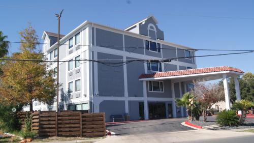 Holiday Inn Express & Suites San Antonio - Downtown Market Area By IHG - image 4