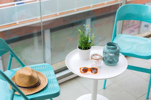Balcony/terrace, Apartamentos Cornellalux in Cornellà de Llobregat