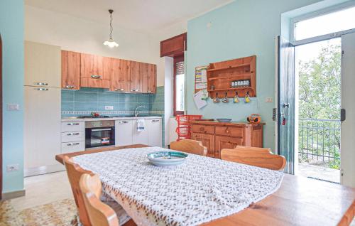 廚房, Amazing Home In Perdifumo With Wifi in 佩爾迪福莫