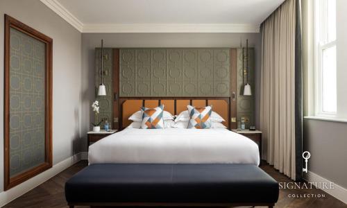 Double room, signature