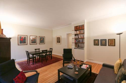T2 apartment on the banks of the Seine - image 6