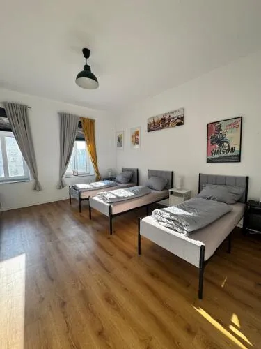 moderne 100qm Wohnung mit großzügigen Balkon für 6 in Niederdorla, Deutschland