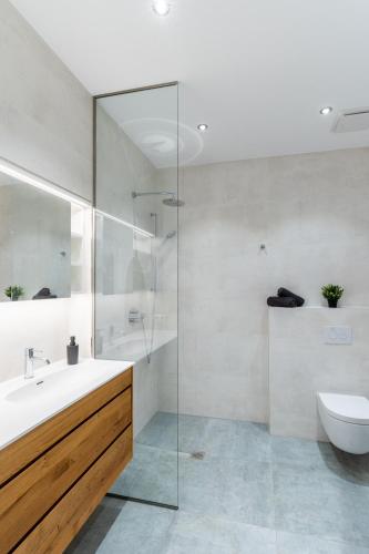 淋浴間, CasaVia Holzgerlingen Handmade Apartment - BRIGHT Collection in 霍爾茨格靈恩