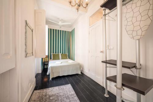 Elegant Apartment w Balcony in Bairro Alto - image 13