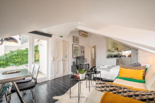 Stylish Penthouse Studio w Terrace by Porta85 - image 13