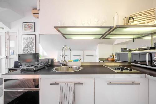 Stylish Penthouse Studio w Terrace by Porta85 - image 3