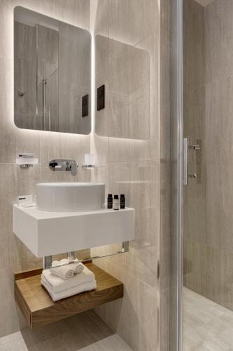 The Queens Gate Hotel - 5