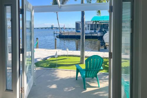 Matlacha Waterfront Retreat: Dock & Hot Tub! in Matlacha (FL)