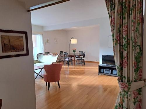 Bright and cosy apartment in Bruxelles – khách sạn tại Etterbeek