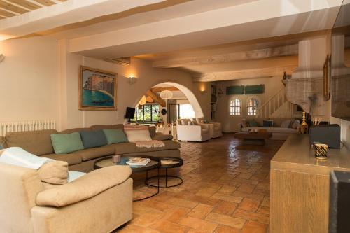 4 bedrooms, 5 beds