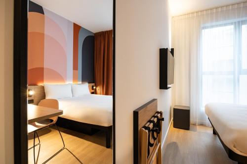 room detail thumbnail 1