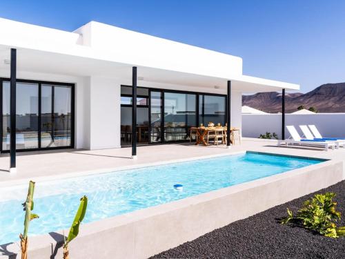 Private Villa with Heated Pool in Playa Blanca 1 - Lanzarote