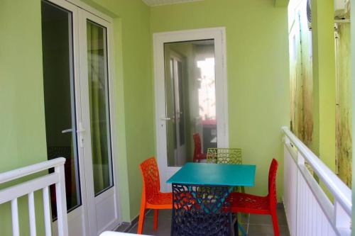 Tertu blue Caribbean house in La Trinite