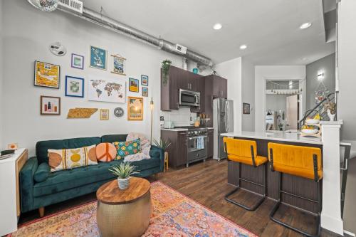 Bright 1BR Office, Attached Garage & Fast WiFi – khách sạn tại North Capitol Hill