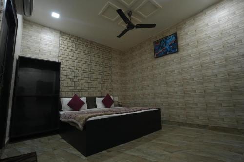 Shri Radhey Krishna Paying Guest House - Mathura