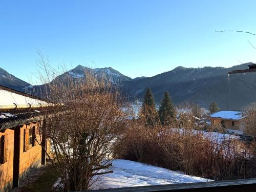Ruhige Chalets mit Seeblick in zentraler Lage mit frisch renovierter Küche in Schliersee, Deutschland