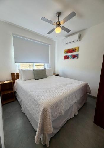 T16 - Modern 2BR Solar Tiny Home Close to the Beach by Veritas Pacifica in Sandjēgo