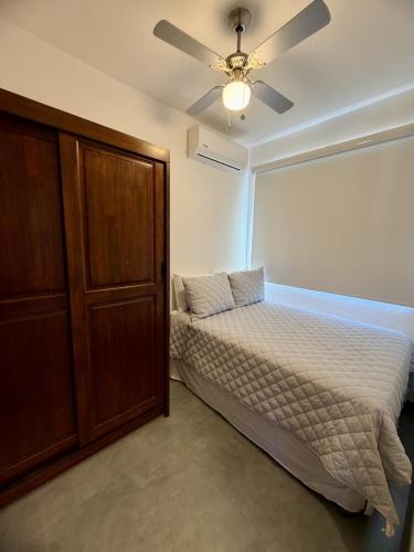 T16 - Modern 2BR Solar Tiny Home Close to the Beach by Veritas Pacifica in Sandjēgo